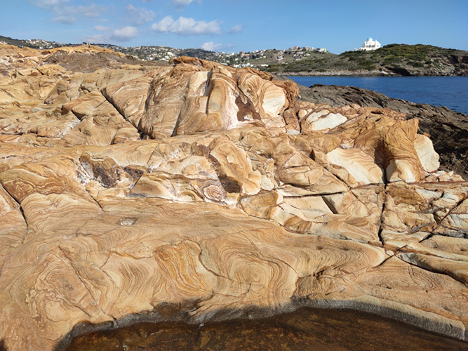 Hydrothermal alteration and weathering of granodiorite at Microlimano